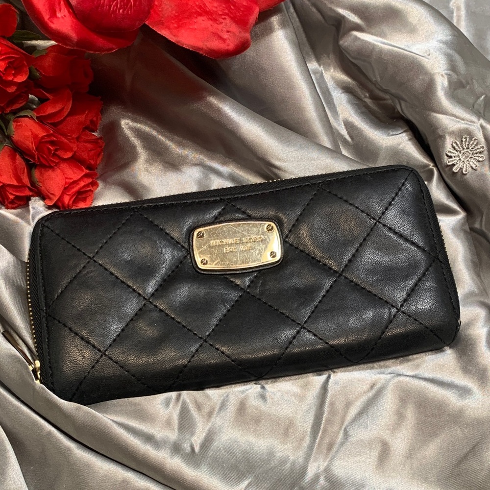 🌹VINTAGE Michael Kors • Soft Black Quilted Leather Zip Wallet with Gold Plate
